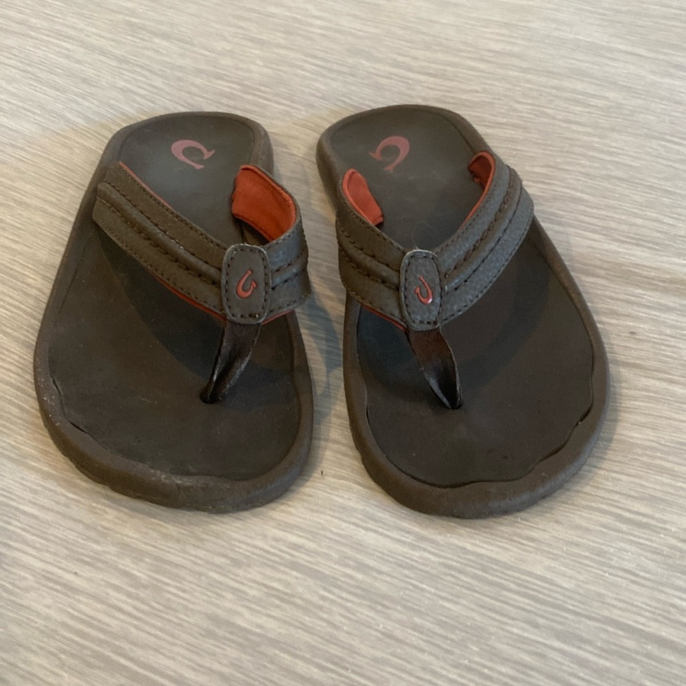 Olukai Kids flip flops - Size 2/3 Kids. EUC, brown.
